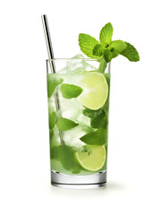 Cóctel mojito aislado sobre fondo blanco.