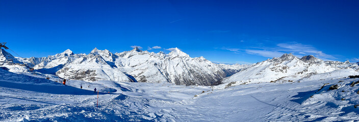 Fototapeta na wymiar Winter mountain landscape, the Alps as seen in Switzerland.