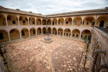 Fototapeta na wymiar Courtyard of the Friary - Assisi - Italy