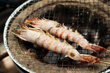 七輪で天然のタイガーえびの塩焼きバーベキュー