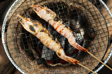 七輪で天然のタイガーえびの塩焼きバーベキュー
