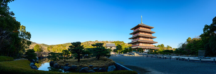 美しい五重塔と庭園　パノラマ風景
Beautiful five-storied pagoda and garden panoramic scenery
日本(春)
Japan (spring)
九州・熊本県玉名市
Tamana City, Kumamoto Prefecture, Kyushu
(蓮華院誕生寺奥之院)
 (Rengeintanjojiokunoin)