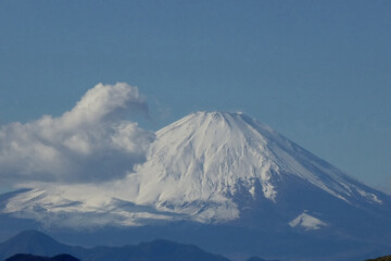 富士山、日本国の有名なランドマーク、藤沢市海岸からの眺望