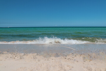 Sunny Miami Shoreline - Ocean Waves, Sandy Beach, and Endless Blue Skies