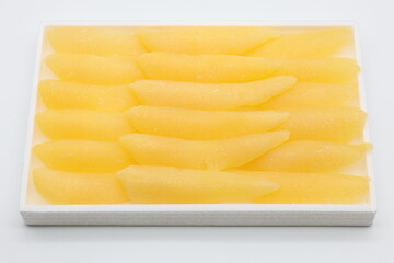 白背景の白い箱に入った沢山の数の子