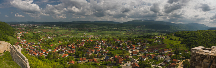 Obraz premium View from sokolacka kula or sokolac fort close to bihac, bosnia on a summer day. Close to Golubac village, south from bihac.