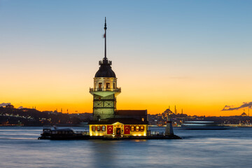Fototapeta premium Maiden's Tower and Istanbul city skyline cityscape of Turkey