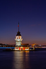 Obraz premium Maiden's Tower and Istanbul city skyline cityscape of Turkey