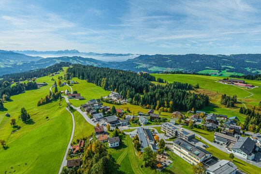 Blick &uuml;ber Sulzberg in Vorarlberg nach Westen zum Pf&auml;nder und zum S&auml;ntis