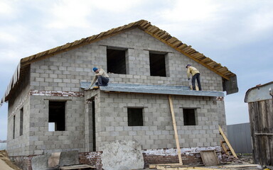 Fototapeta na wymiar construction of a private house from silicate blocks on a summer cottage on an autumn day