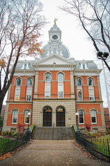 Fototapeta na wymiar The old Warren County Courthouse in Warren, PA