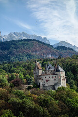 Château de Menthon-Saint-Bernard Dornröschen-Schloss Lac d’Annecy Haute-Savoie Monument historique frankreich alpen savoyen