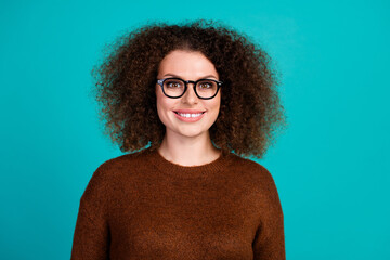 Photo portrait of young smiling friendly hr manager in glasses also wearing brown jumper fits her...