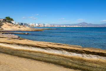 Paesaggio roccioso di Cabo de la Huerta ad Alicante, Spagna