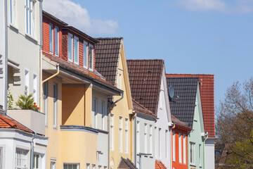 Wohngebäude im Frühling, Reihenhäuser, Mehrfamilienhäuser, Bremen, Deutschland