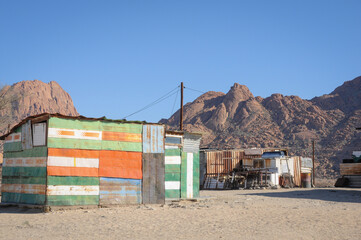 Fototapeta na wymiar local resident house with panoramic view to the mountains of spitzkoppe