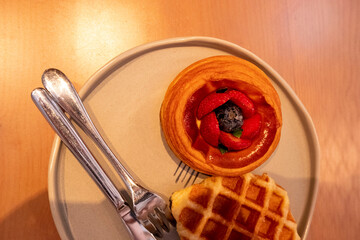 the cake was decorated with strawberries and the cake was placed on a plate
