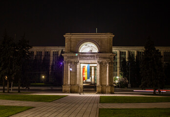 Fototapeta premium Triumphal Arch in the night