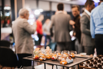 Blurred image of businesspeople at banquet event business meeting event. Business and entrepreneurship events concept. Focused on the canapes. - 707123886