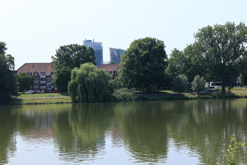 Fototapeta na wymiar Blick auf den Aasee im Zentrum der Stadt Münster in Nordrhein-Westfalen 