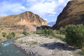 Fototapeta na wymiar landscape at the river the Kaldaman pass between Arslanbob and Kazarman in Kyrgyzstan, Central Asia