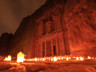 Welcome to Petra By Night, historical and tourist monument in Jordan