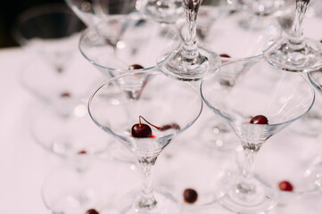 The image features a group of wine glasses placed on a white tablecloth, adorned with red berries 5404.