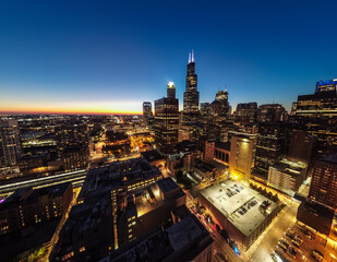 Fototapeta na wymiar Sunset in downtown Chicago
