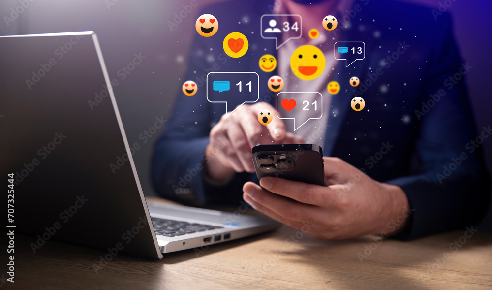 Poster icon notifications from social networks on the virtual screen.