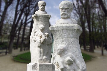 Obraz premium The statues of Charles Baudelaire and Paul Verlaine in the Luxembourg Gardens (in jardin du Luxembourg) of the Luxembourg Palace, in Paris