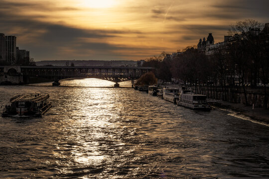 Atardecer en Par&iacute;s