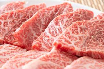 焼肉用牛肉盛り合わせ。三角バラとミスジ。
