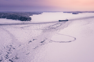 ship going through the ice