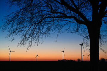 coucher de soleil eolienne energie ecologie