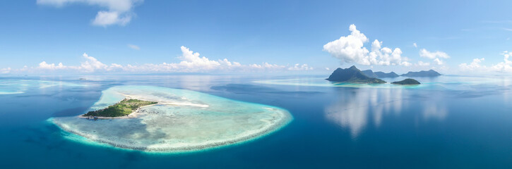 Aerial view of the Maiga island, Semporna Sabah, Malaysia. - obrazy, fototapety, plakaty