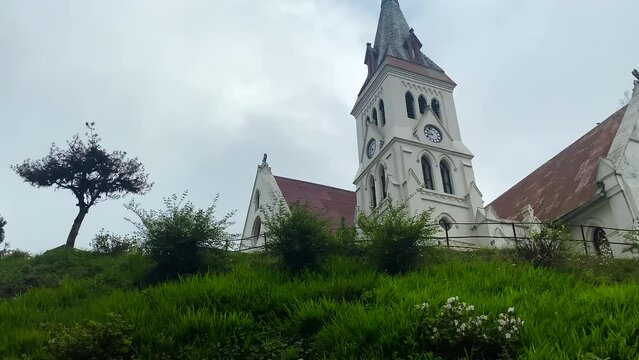Saint andrews church,The mall, darjeeling is set atop a hill opposite bhanu bhawan.