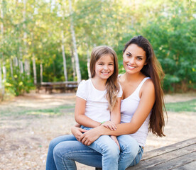 Naklejka premium Mother and daughter in the summer park