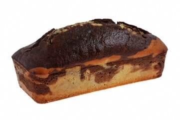 Cake marbré chocolat et citron en gros plan sur fond blanc
