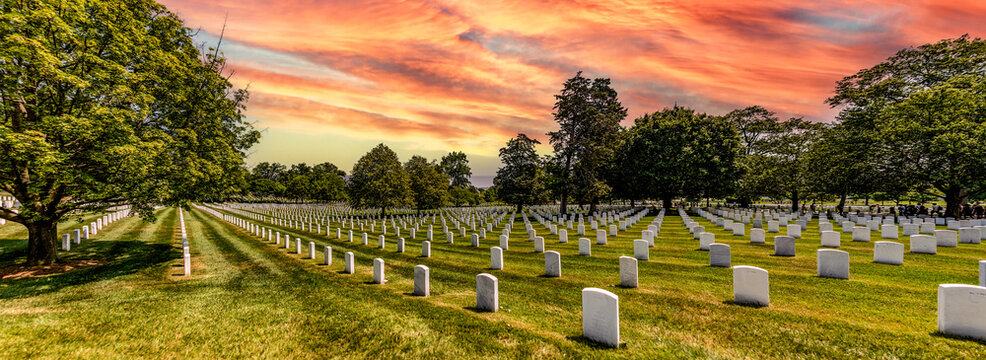 Panoramic view of rows of graves of soldiers and servicemen buried at Arlington National Military Cemetery, Washington DC, (USA).