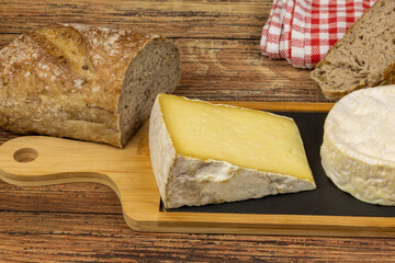 Tomme de Rilhac, fromage français produit en Corrèze, en gros plan