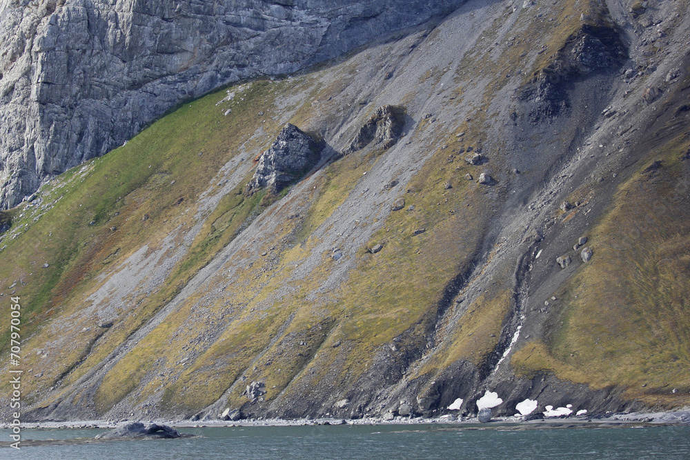 Canvas Prints Magnifique paysage de montagne sur le parcours du Svalbard