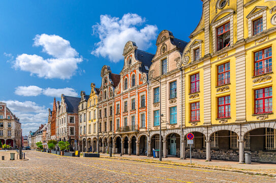 Flemish-Baroque-style townhouses buildings on La Grand Place square in Arras historical city center, blue sky in summer day, Artois, Pas-de-Calais department, Hauts-de-France Region, Northern France