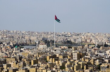 Bandera de Jordania en Raghadan, Amán