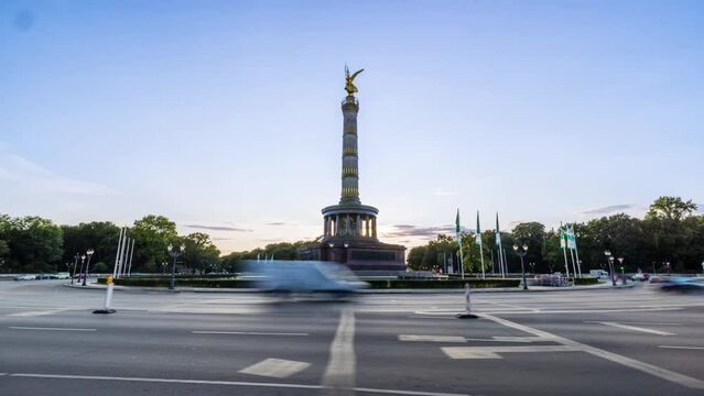 Golden hour hyperlapse at the victory column in Berlin, Germany. Historical monument with cars moving and sun flare in 4k.