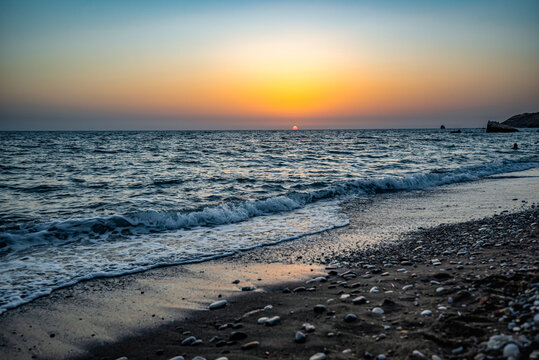 Wunderschöner Meer Sonnenuntergang am Aphrodite Beach, Zypern