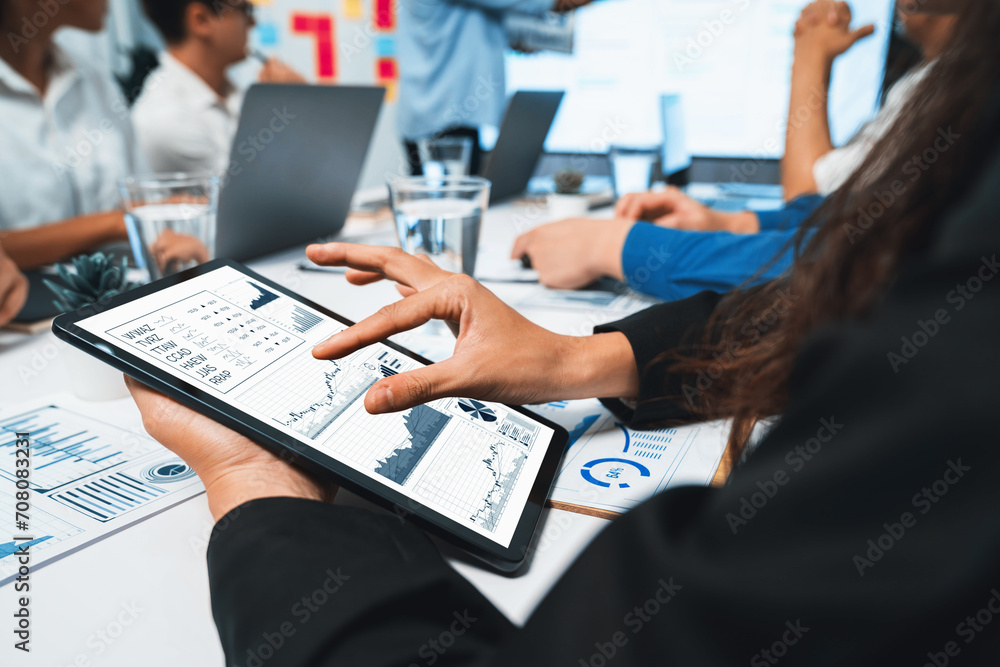Fototapete analyst team uses bi fintech display tablet to analyze financial data . business people analyze bi s