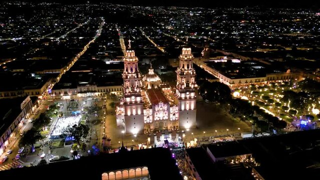 Catedral de Morelia, Centro Historico durante la noche, toma con drone