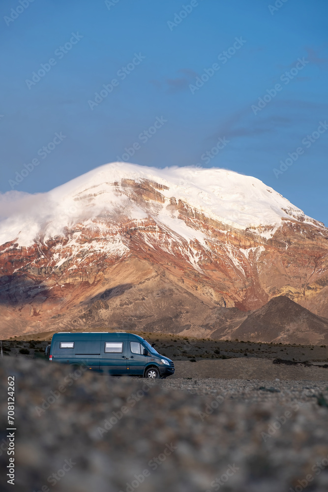 Poster vanlife at blue hour in moutains