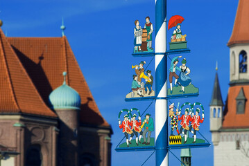 Maypole on Viktualienmarkt with musicians, dancing couple, market woman, waitress of Oktoberfest,...