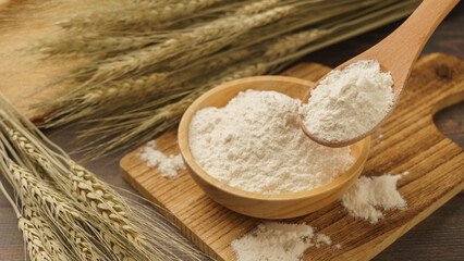 小麦粉と小麦の穂